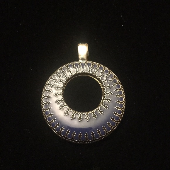 Premier Designs Double Take Enhancement Pendant - Picture 2 of 3